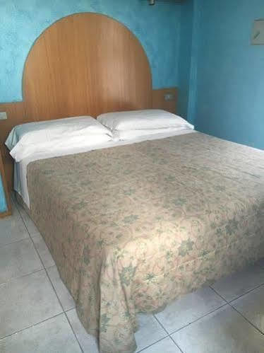 Hotel Residence D'Azeglio Turin Bagian luar foto